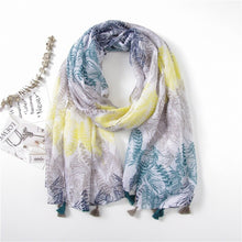 Load image into Gallery viewer, Daisy Floral Tassel Scarf