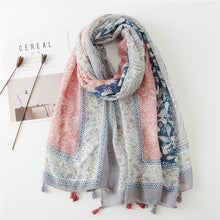 Load image into Gallery viewer, Daisy Floral Tassel Scarf