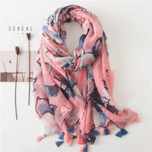 Load image into Gallery viewer, Daisy Floral Tassel Scarf