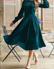 Load image into Gallery viewer, Green Long Sleeve Pleated Midi Dress
