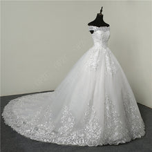 Load image into Gallery viewer, Luxury Lace Applique Wedding Dress
