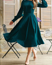 Load image into Gallery viewer, Green Long Sleeve Pleated Midi Dress
