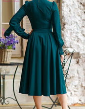 Load image into Gallery viewer, Green Long Sleeve Pleated Midi Dress
